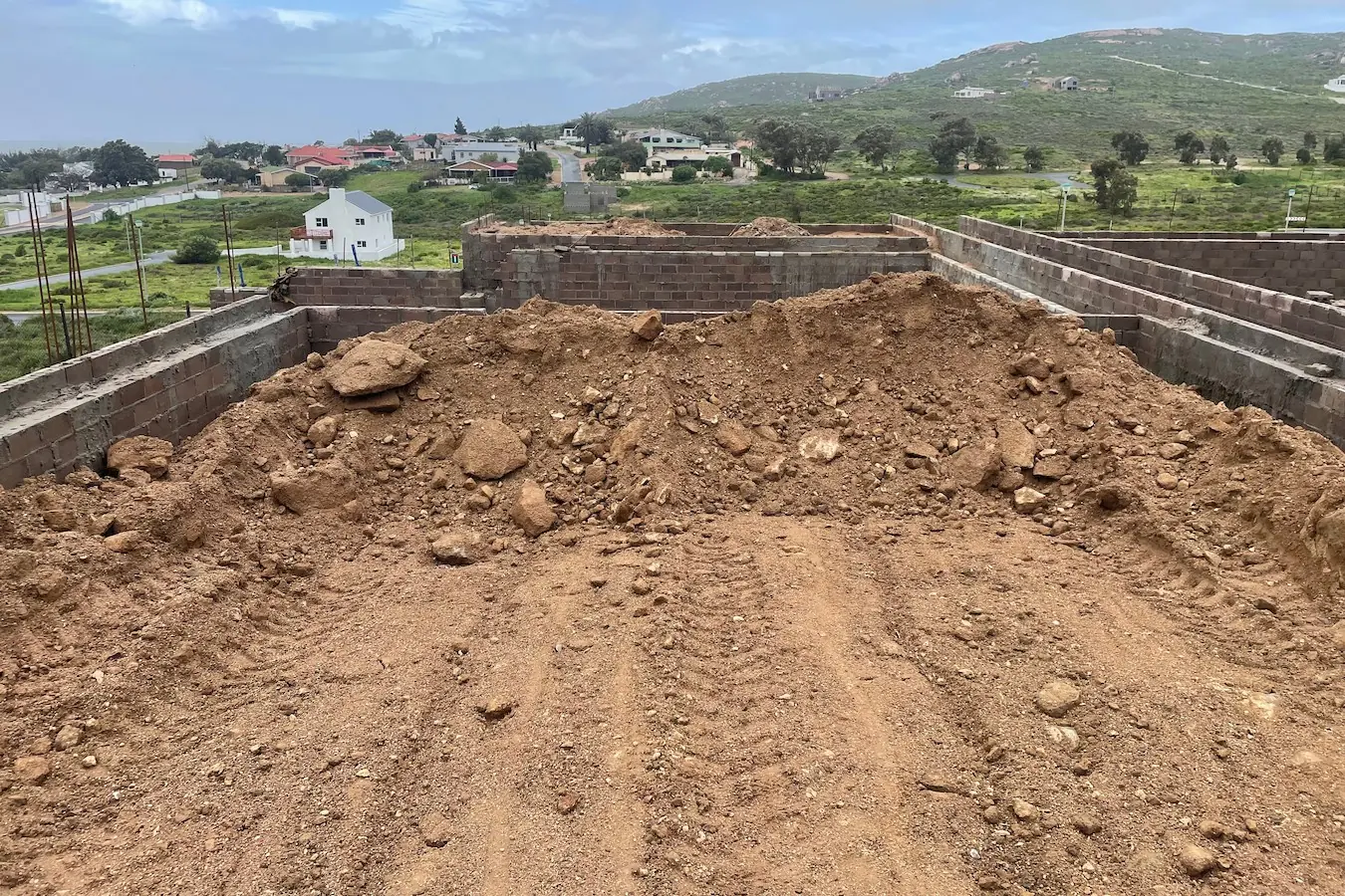 Rough filling material